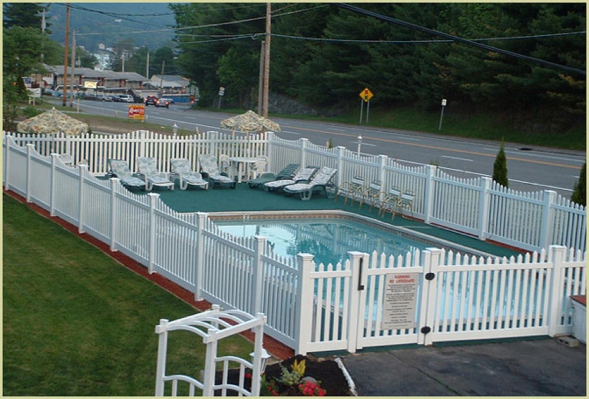 Seven Dwarfs Cabin - On The Brook Cabins Lake George Esterno foto