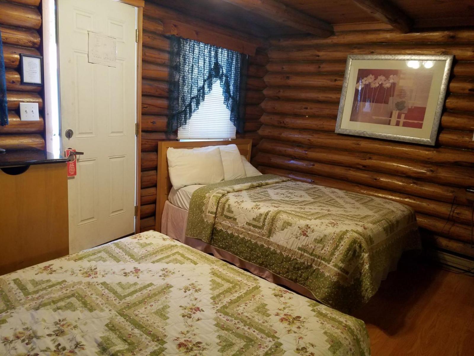 Seven Dwarfs Cabin - On The Brook Cabins Lake George Esterno foto
